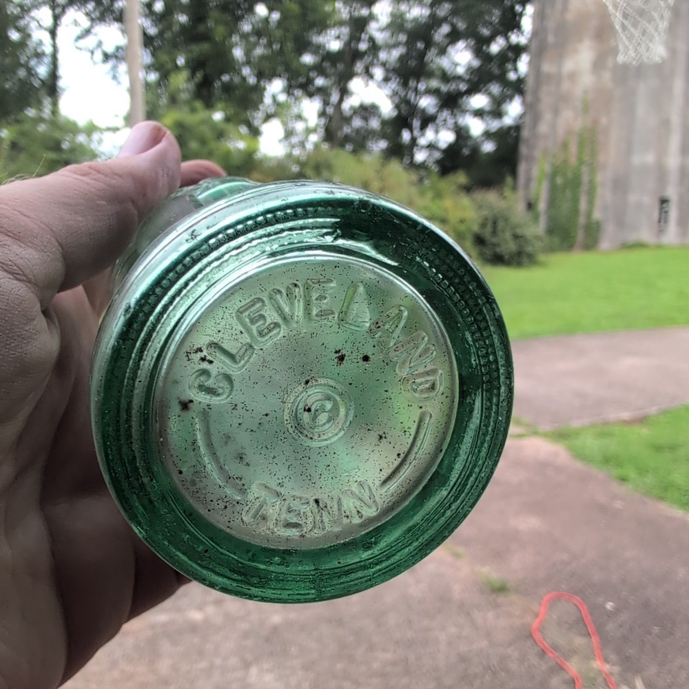Vintage Coca-Cola Cleveland Tenn 1959 Hobbleskirt 6.5 oz Green Glass Bottle - Picture 2 of 3